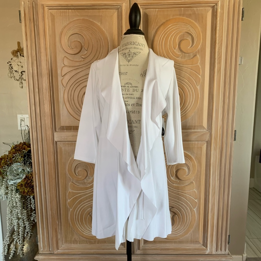Luii Beautiful White Ruffle Front Blazer. Size XL